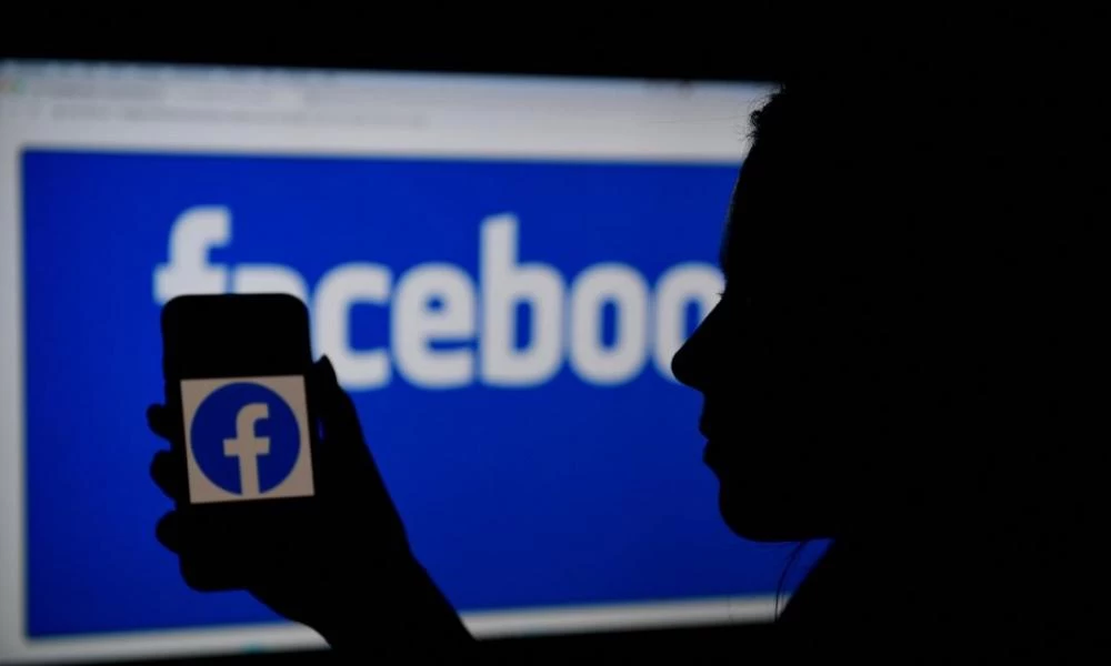 Πώς το Facebook επιτρέπει σε αρχηγούς φτωχών χωρών να χειραγωγούν πολίτες